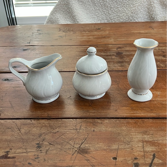 DC Jamestown China. Allegro - Gold Trim - Sugar Bowl, Vase, Creamer - Picture 10 of 10